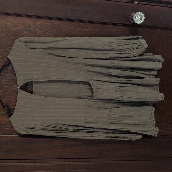 American Eagle Olive Green Boho Tiered Flowy Long Sleeve Blouse Size Small - Picture 3 of 4